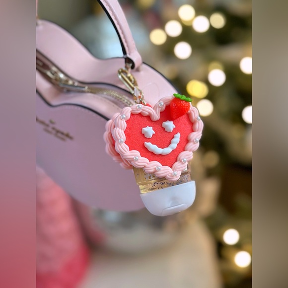 Bath & Body Works Accessories - COPY - Bath and Body Works Strawberry Heart Cake Pocketbac Holder!!
